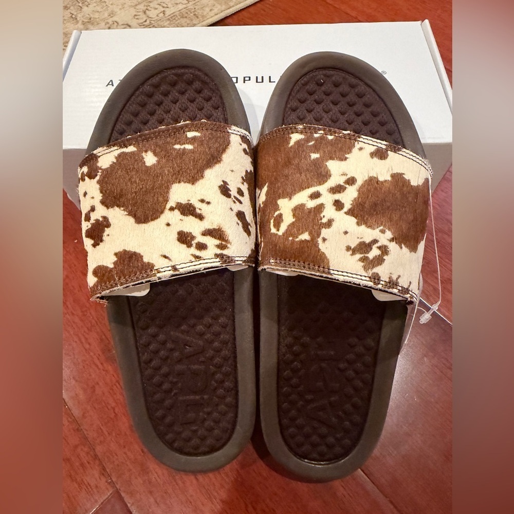 Women’s size 6 New In Box APL Brown and Cream Slide Sandals Slides